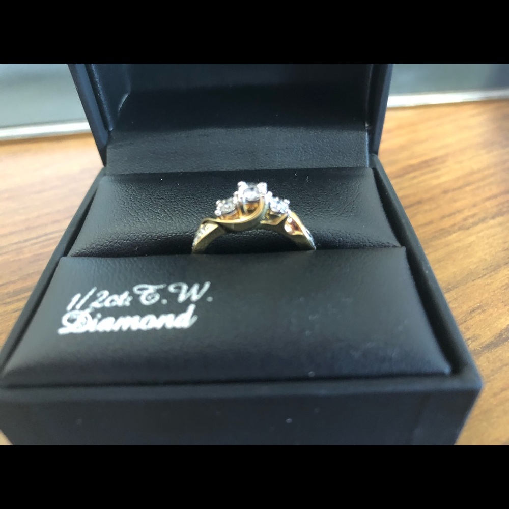 Beautiful 10k - yellow gold ,1/2ct. T.W. !